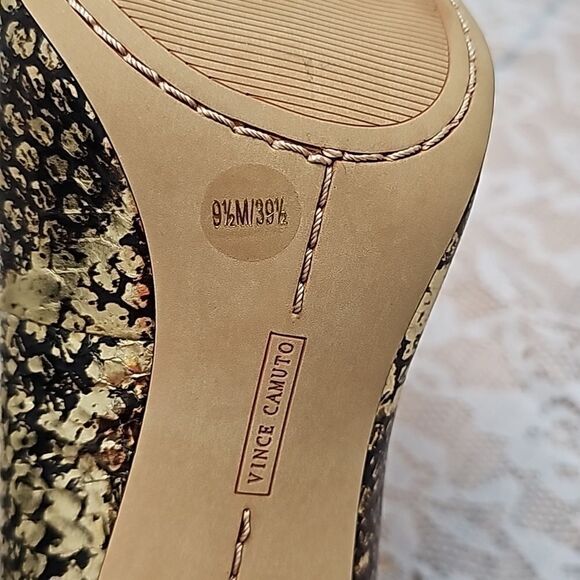 Vince Camuto Snake Skin Pattern Leather Pumps New - Picture 9 of 9